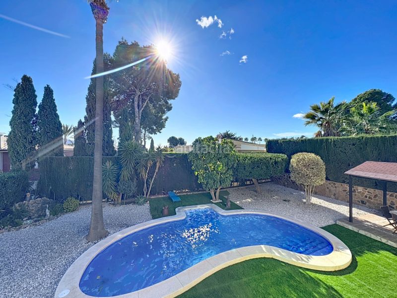 Foto c737b890-3840-4694-a55b-181e6f1be8c3. Xalet amb aparcament piscina a Levante Alto Benidorm