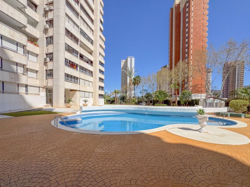 Foto c8efc84e-b22d-4006-a0fd-e08399a65e8b. Pis amb piscina a Levante Alto Benidorm
