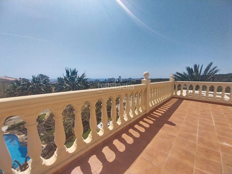 Foto 1555812d-0990-4436-88a4-da49669e489b. Xalet amb calefacció aparcament piscina a Levante Alto Benidorm