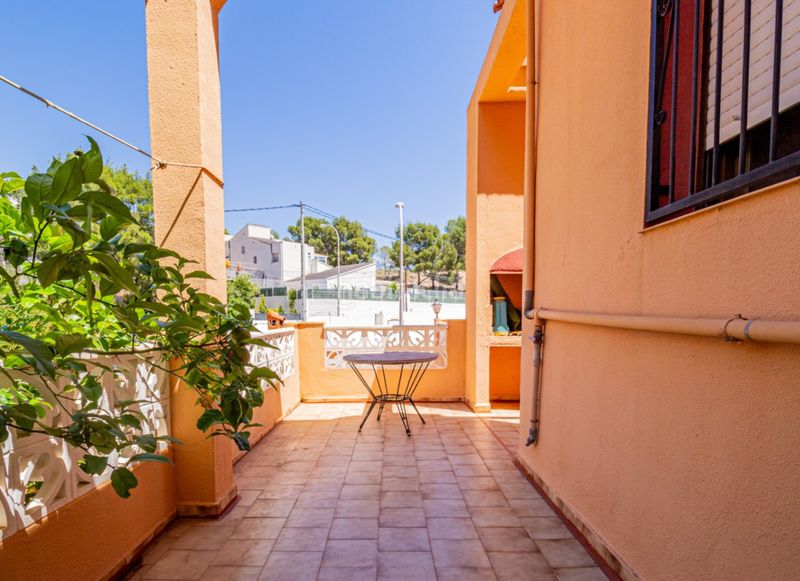 Foto a85ba10e-2d4f-488a-9eba-f4ccf5c7e823. Xalet amb calefacció aparcament piscina a La Nucia Pueblo Nucia (la)
