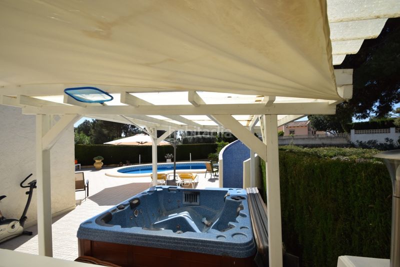Foto b4de4537-8d6d-4915-a79f-78f3669cc263. Casa adossada amb aparcament piscina a La Nucia Pueblo Nucia (la)