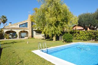 Xalet a Alfinach - Monasterios. Vivienda con vistas al mar el la urbanización de alfinach