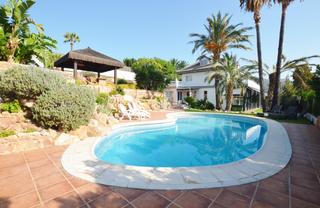Xalet a Alfinach - Monasterios. Villa reformada en la urbanización alfinach