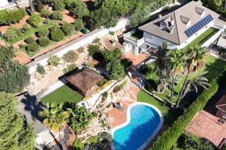 Rent Chalet in Alfinach - Monasterios. Villa exclusiva con vistas al mar en la urbanización alfinach