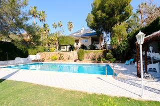 Xalet a Alfinach - Monasterios. Chalet con muy buena ubicación