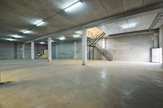 Fabrikhalle  Avinguda collidors 30. Nave esquinera en puzol
