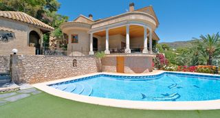 Xalet a Centro-El Castillo. Villa de lujo con excelentes vistas al mar en los monasterios