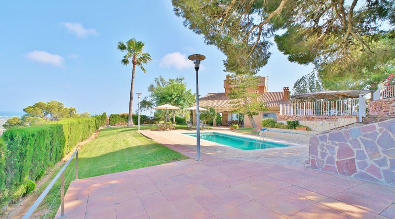 Foto 5dba8a87-9c92-41fb-8c32-9fd4fa04c4b0. Xalet amb xemeneia calefacció aparcament piscina a Puçol