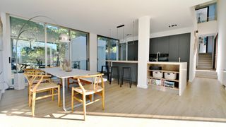 Rent Chalet in Centro-El Castillo. Chalet reformado en alquiler amueblado en los monasterios