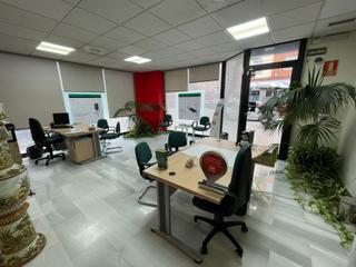 Local commercial à Parc Central. J 9656 ref. se vende o se alquila solo en alquiler opcion compra