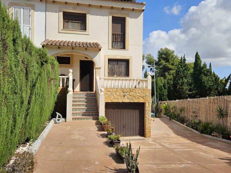 Foto fb49f639-e366-4f8d-82eb-aa47131654a4. Reihenhaus in El Vedat - Santa Apolonia Torrent