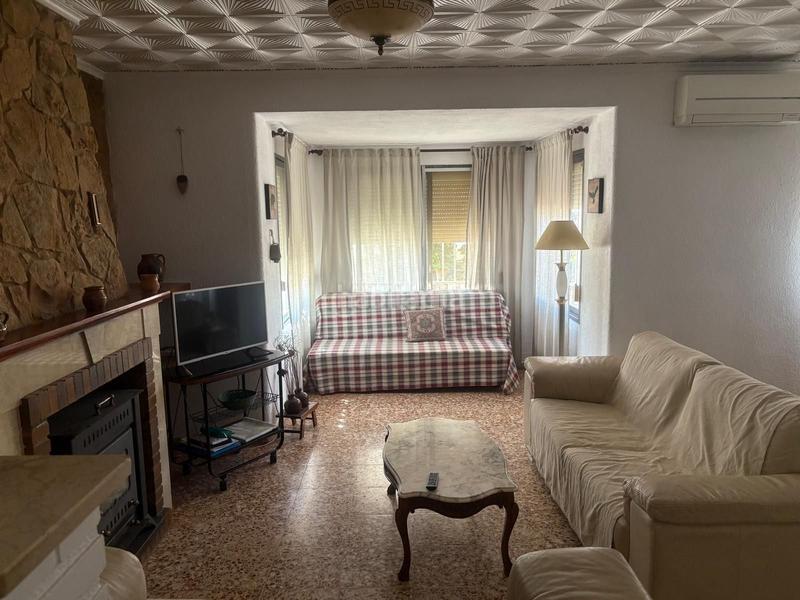 Foto 5fc7cdc0-3fdc-4772-908c-a536633ba3ed. Casa amb piscina a Godelleta