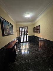 Appartamento in Poble Nou. Bajo vivienda con garaje privado en zona avenida vedat