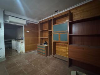 Flat in Poble Nou. Bajo vivienda con garaje privado en zona avenida vedat