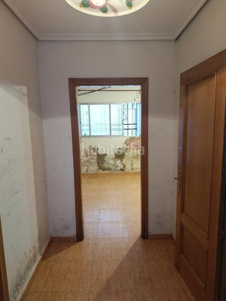 Foto dd2330ce-2f01-40f1-986e-880ddaead9b5. Piso bajo vivienda con reforma y terraza en Torrefiel Valencia