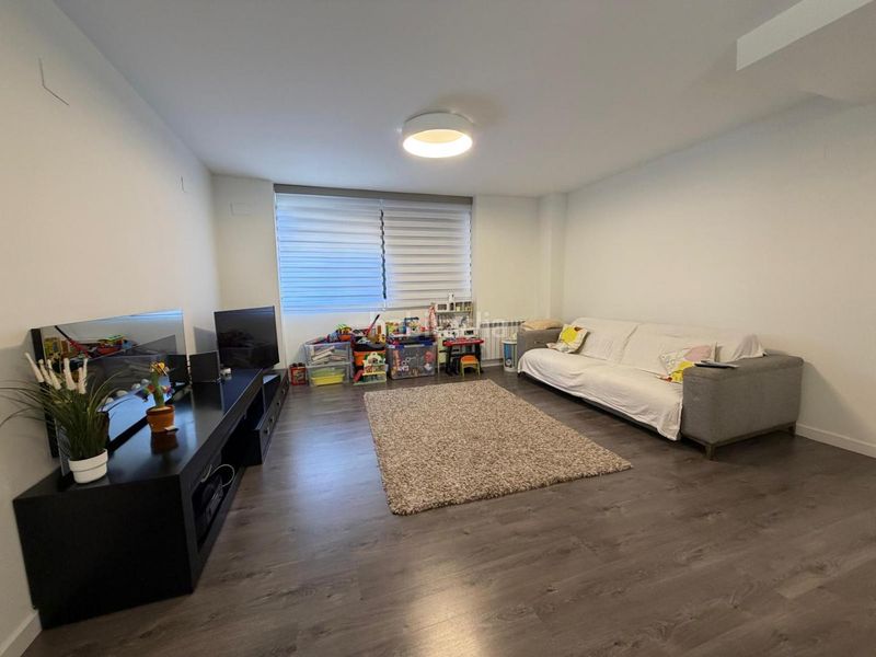 Foto 282fd2a8-7b37-445d-a3d7-f847783d9766. Apartament amb piscina a Catarroja