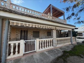 Rent House in El Marenyet. Se alquila casa iindependiente por meses  en cullera zona lago y
