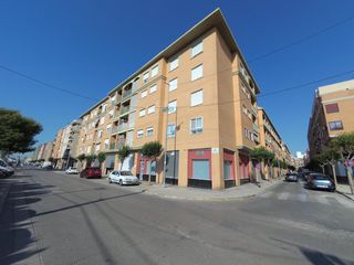 Geschäftsraum in Catarroja. Local esquinero en catarroja  acondicionado