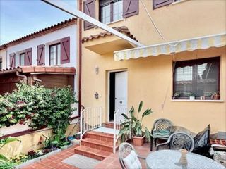 Reihenhaus in Riba - roja de Túria. Chalet adosado en venta