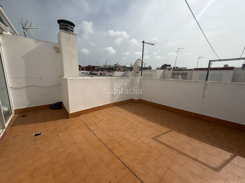 Foto 3f32a26f-acbb-4f81-ba4d-70d06605df98. Casa adossada a Catarroja