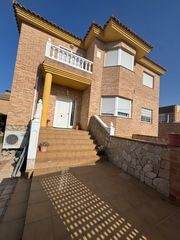 Haus in El Vedat - Santa Apolonia. Chalet individual en el vedat de torrent,  al lado park central.