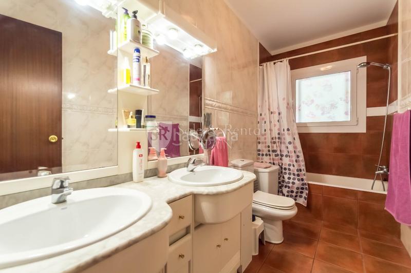Foto 3b0e99a2-f4d8-4904-b49c-5f00202ab94f. Casa fabulosa casa de gran tamaño y con vistas al mar, en Roca Grossa, en Lloret de Mar