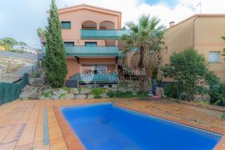 Casa a Roca Grossa. Fantástica casa con vistas al mar, 5 dormitorios y piscina en ro