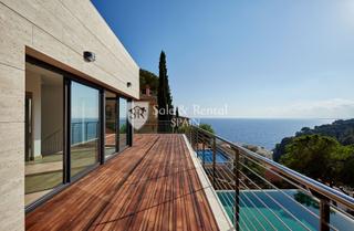 Casa a Canyelles. Fantástica casa de lujo con vistas al mar y de reciente construc