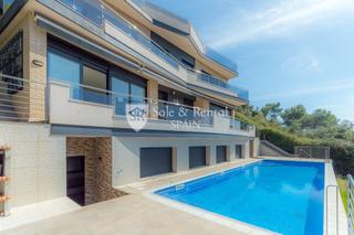 Casa a Santa Susanna. Lujo mediterrneo en santa susanna, dos casas gemelas con licenc