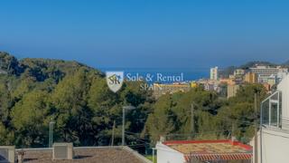 Maison jumelée à Roca Grossa. Bonita casa piscina comunitaria y una gran terraza y jardín priv