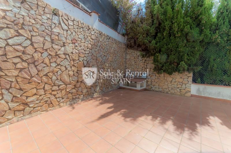 Foto bedfc9ec-3991-4f02-83e2-c7e8922b287c. Casa con piscina in Canyelles Lloret de Mar