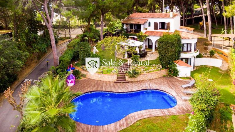 Foto 0be96ce0-87b9-4da9-9433-9d72b0636e05. House with heating pool in Montgoda Lloret de Mar