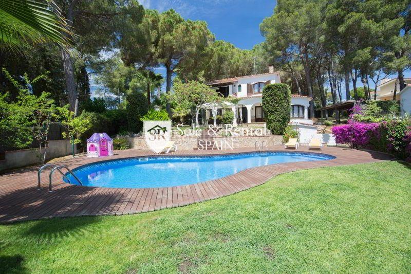 Foto 88638bb3-1f59-43c9-99d0-9701b4b89694. House with heating pool in Montgoda Lloret de Mar