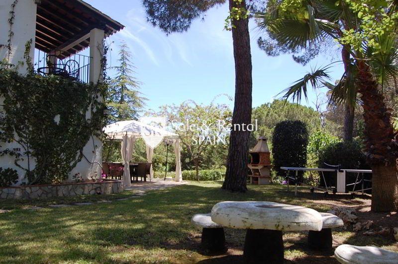 Foto 9dbe250a-5863-4c75-bc8d-4697021d30de. House with heating pool in Montgoda Lloret de Mar