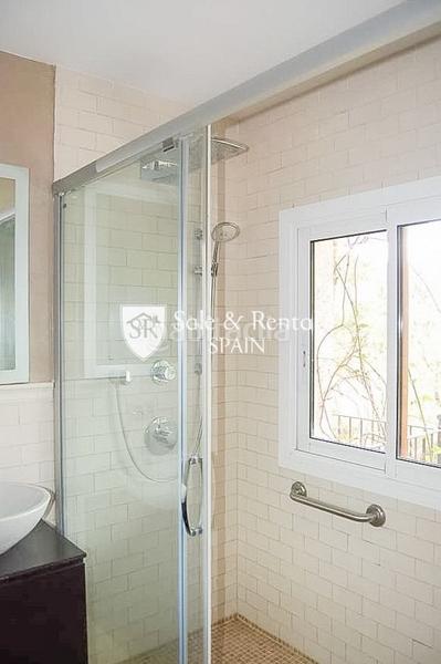 Foto 1d96803d-4e34-453d-9df8-897a8ebb6609. Casa con riscaldamento piscina in Montgoda Lloret de Mar