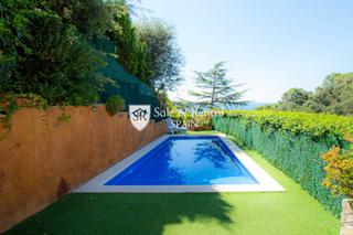Casa a Santa Maria de Llorell. Gran oportunidad ! 2 fabulosas casas a 200 m de la playa, con vi