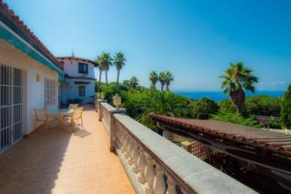 Casa a Montgoda. Exclusiva mansión con vistas panoramicas al mar en la montgoda