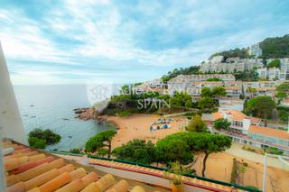 Appartement à La Pola i Giverols-Salionç. Dúplex con espectaculares vistas al mar en cala salions, tossa d