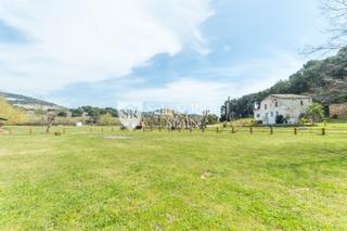 Finca rústica en Urbanitzacions. Masía histórica con encanto, a reformar, junto al mar y al centr