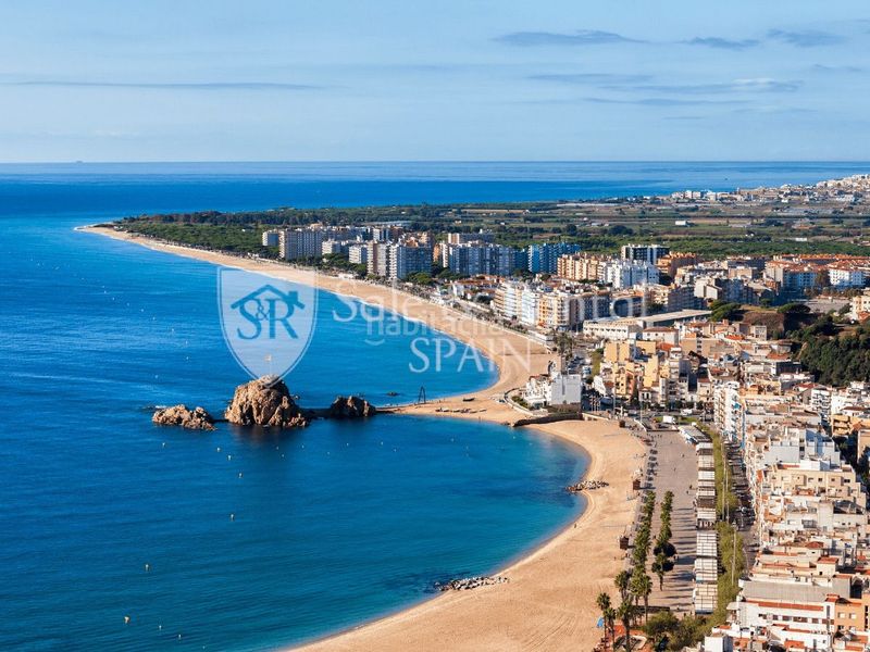 Foto 31282052-d698-48cf-b1fc-4c5a95f672b8. Local comercial a Els Pins Blanes
