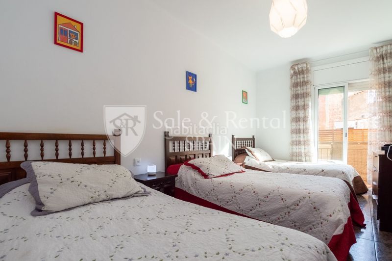 Foto 1c323585-cd37-404b-8013-f4d4ebf30332. Pis a Els Pavos Blanes