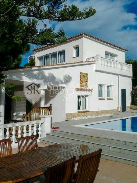 Foto 4d78103e-0f4c-40ee-be60-55f48e2875c0. Casa amb calefacció piscina a Canyelles Lloret de Mar