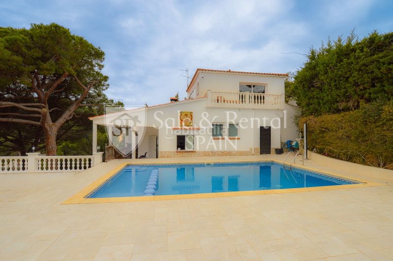 Foto 70d3cecf-ba3c-42bf-9b71-cb05cddbba24. Casa amb calefacció piscina a Canyelles Lloret de Mar