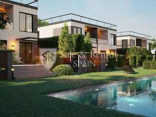 Casa a Fenals. Moderna y amplia casa adosada de obra nueva con jardín y piscina