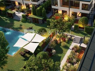 Casa a Fenals. Moderna y amplia casa adosada de obra nueva con jardín y piscina