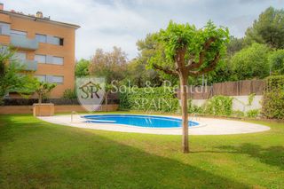 Piso en Tossa de Mar. Exclusivo piso con terraza, parking y piscina en el precioso pue