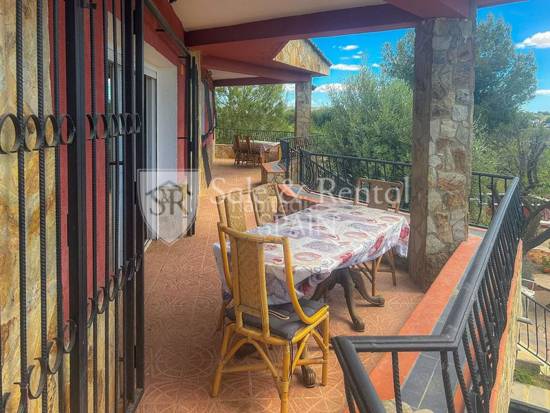 Foto a8271ebd-fd2c-40b2-9477-cc7b0af7b0d5. Casa amb piscina a Turís