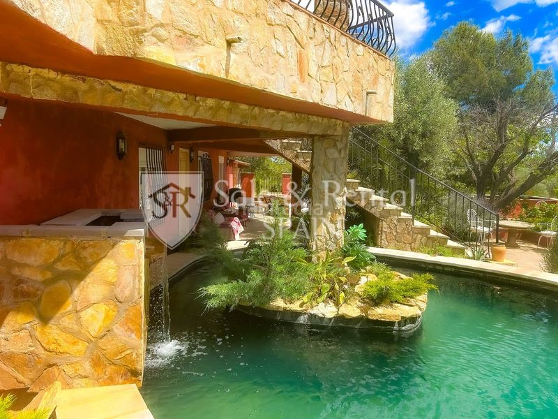 Foto f739c132-abcc-47b5-b6ea-86d889851613. Casa amb piscina a Turís