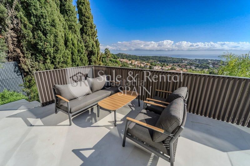 Foto 0be27b3f-8b49-4bd9-8fc6-2b0a7a506959. Casa amb piscina a Roca Grossa Lloret de Mar