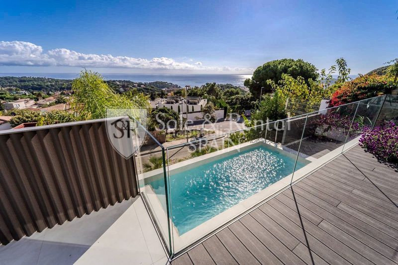 Foto c8825106-6492-4790-a276-d24708380ed9. Casa amb piscina a Roca Grossa Lloret de Mar